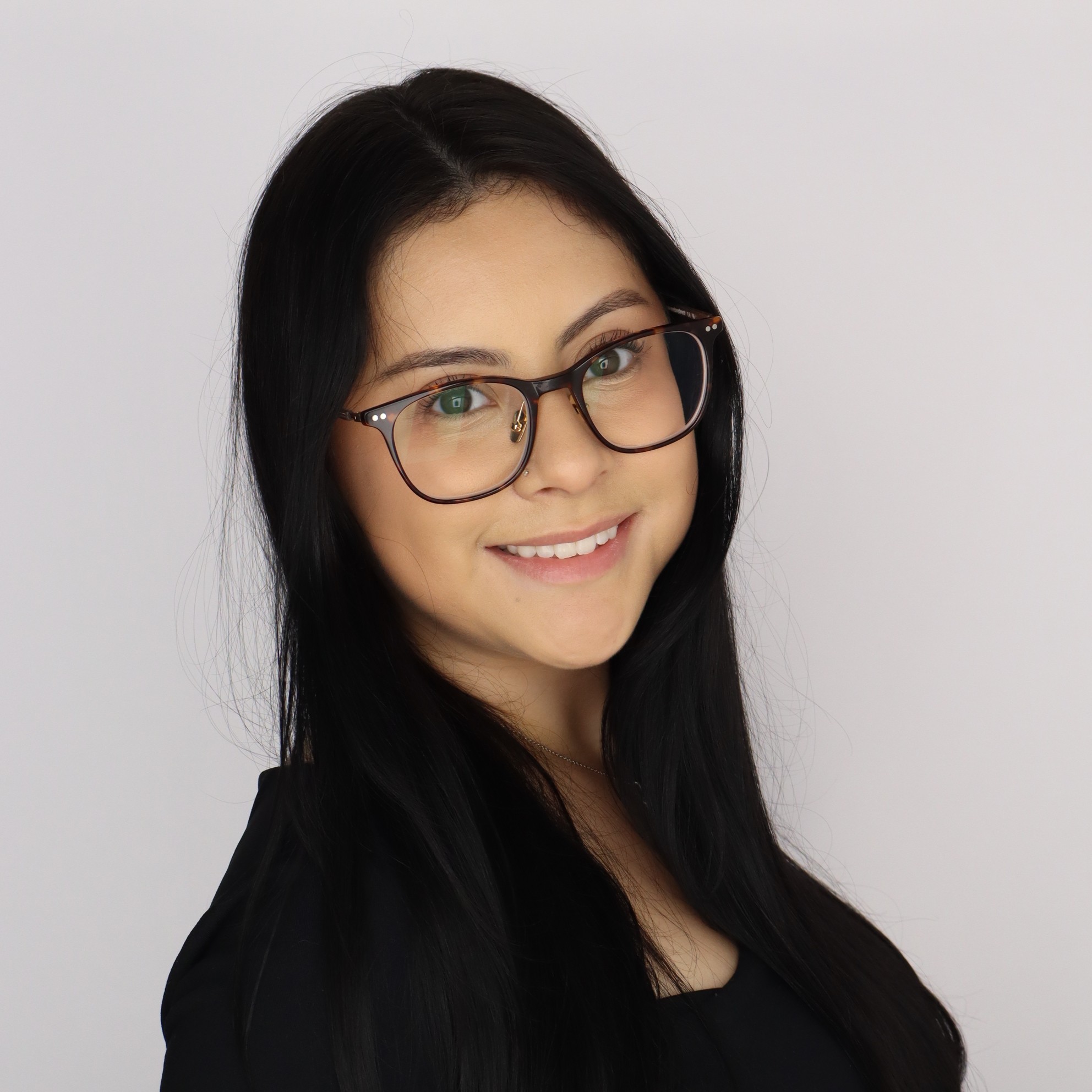 Professional headshot of Nallely De La Rosa